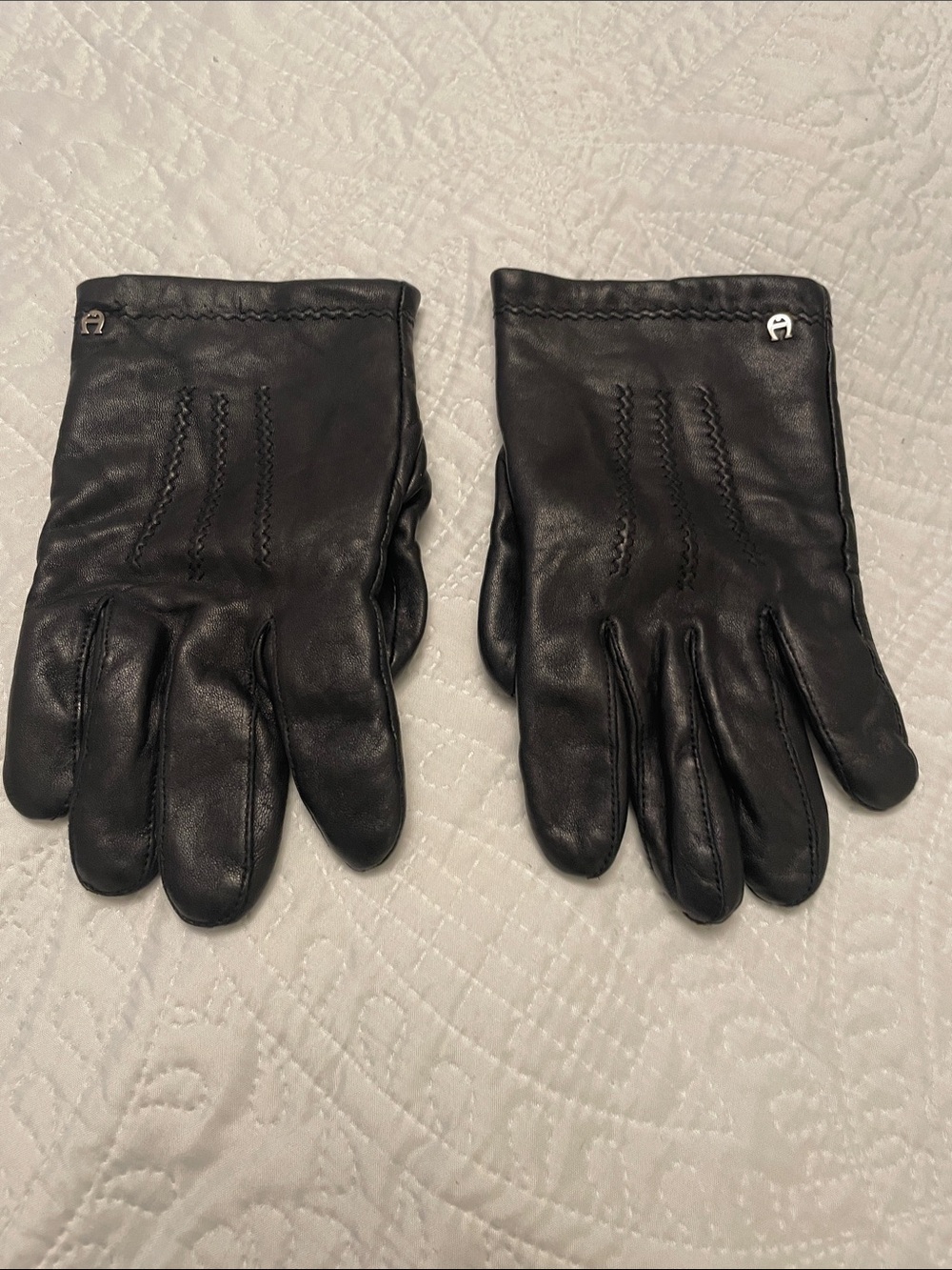 Etienne Aigner Men’s Black Leather Gloves with Cashmere Lining Medium